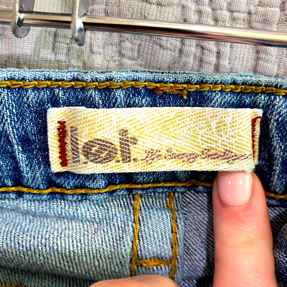 Size 5 LEI low rise light blue jeans.